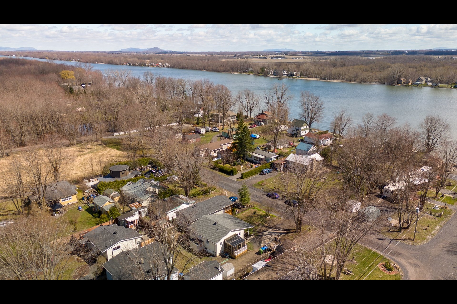 image 3 - Maison À vendre Saint-Jean-sur-Richelieu - 10 pièces