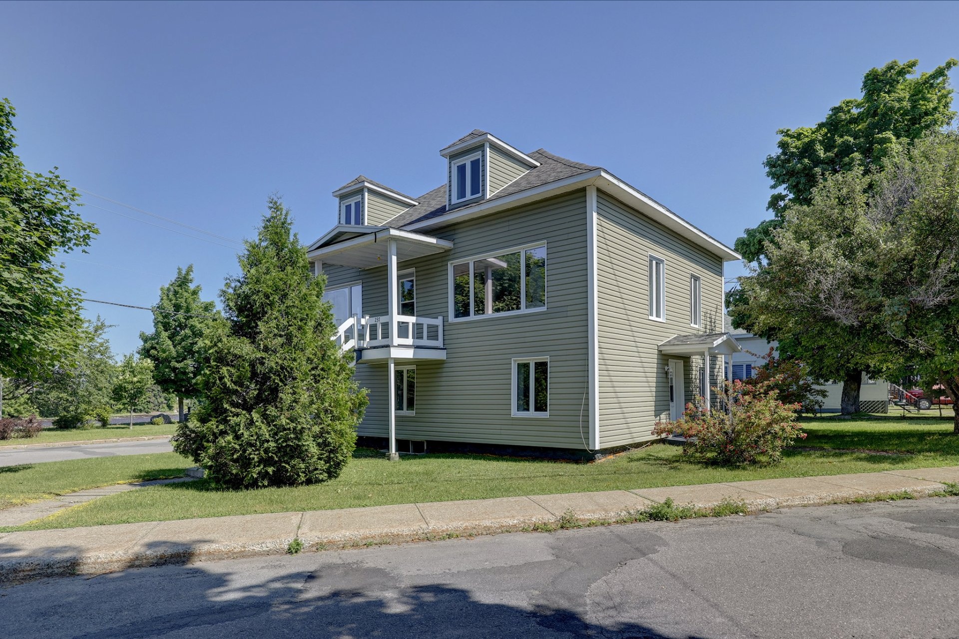 image 0 - Duplex For sale Montmagny - 7 rooms