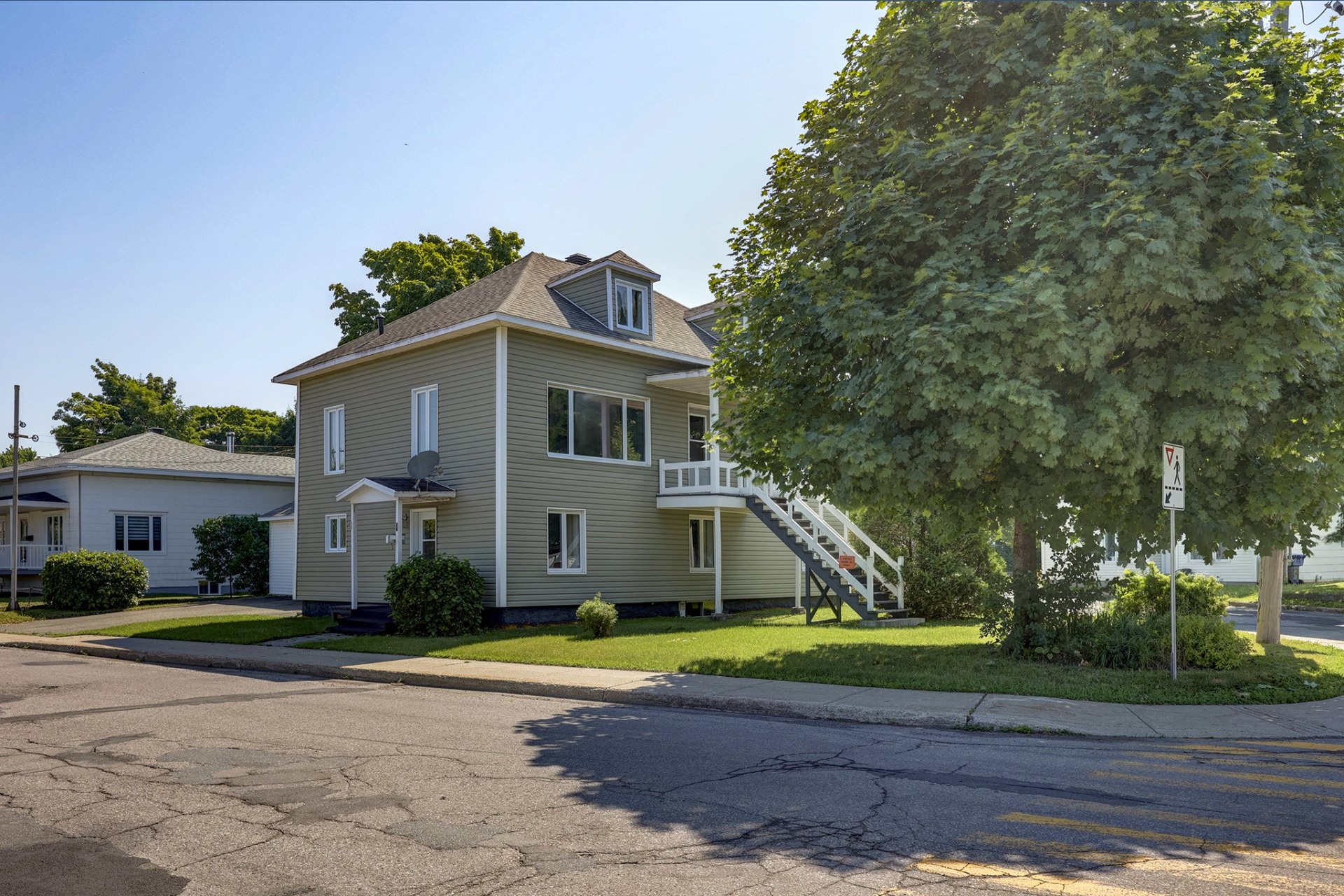 image 1 - Duplex For sale Montmagny - 7 rooms